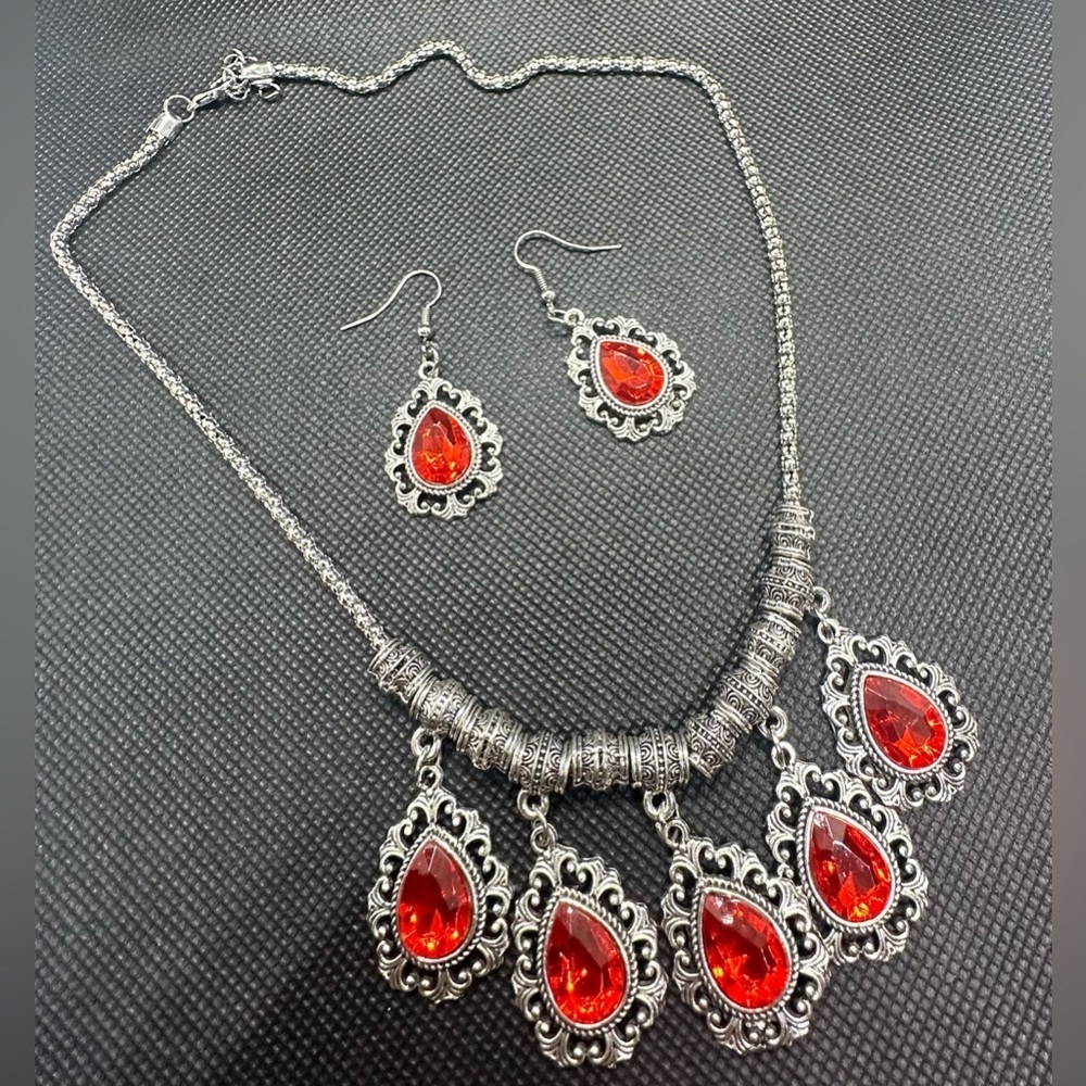 💎❤️STUNNING Vintage Silver Tone & Vermillion Dangle Necklace Earrings 💎❤️ - Picture 9 of 16